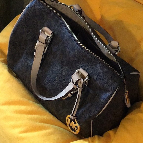 Michael Kors handbag - Picture 2 of 4